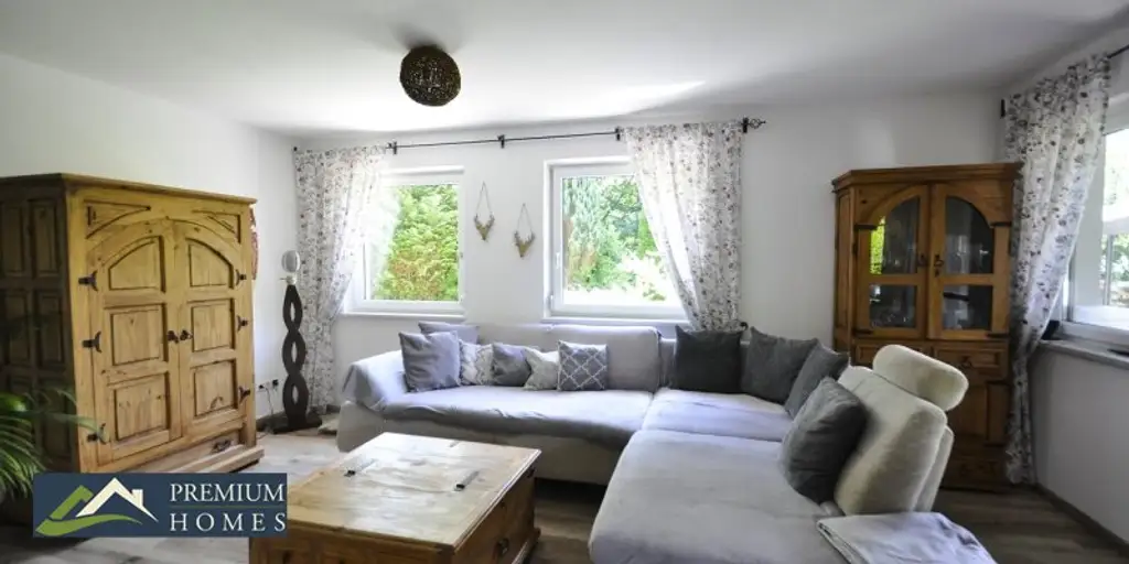BREITENBACH am Inn - Großzügiges Einfamilienwohnhaus mit Terrasse, Balkon, Keller, Garage, zwei Carports, Garten, Gartenhaus, Geräte- und Holzschuppen