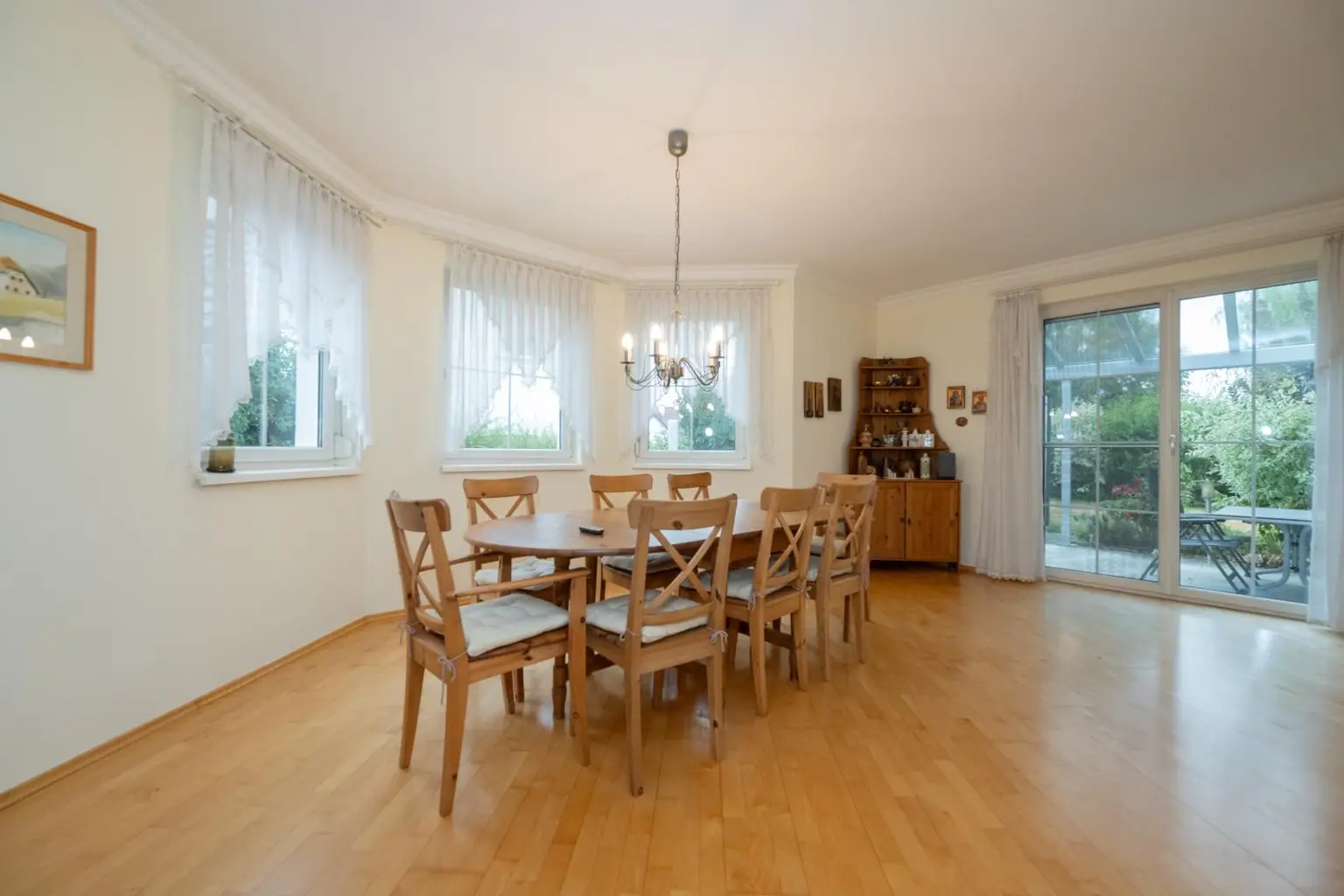 Wohnbereich mit Ausgang zur Terrasse (EG)