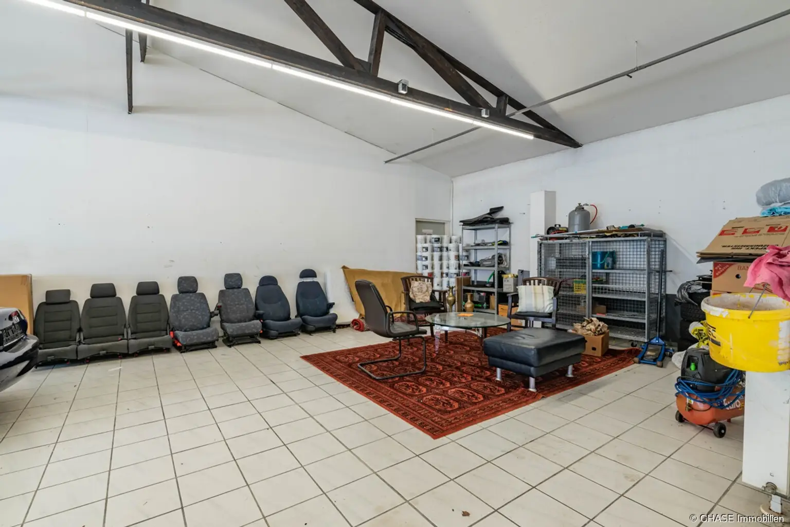 Autohaus Rechts - Ladenfläche Ansicht 5