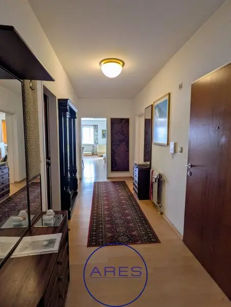 Zentrale Eigentumswohnung mit Loggia, WG-geeignet