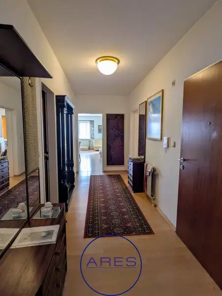 Zentrale Eigentumswohnung mit Loggia, WG-geeignet