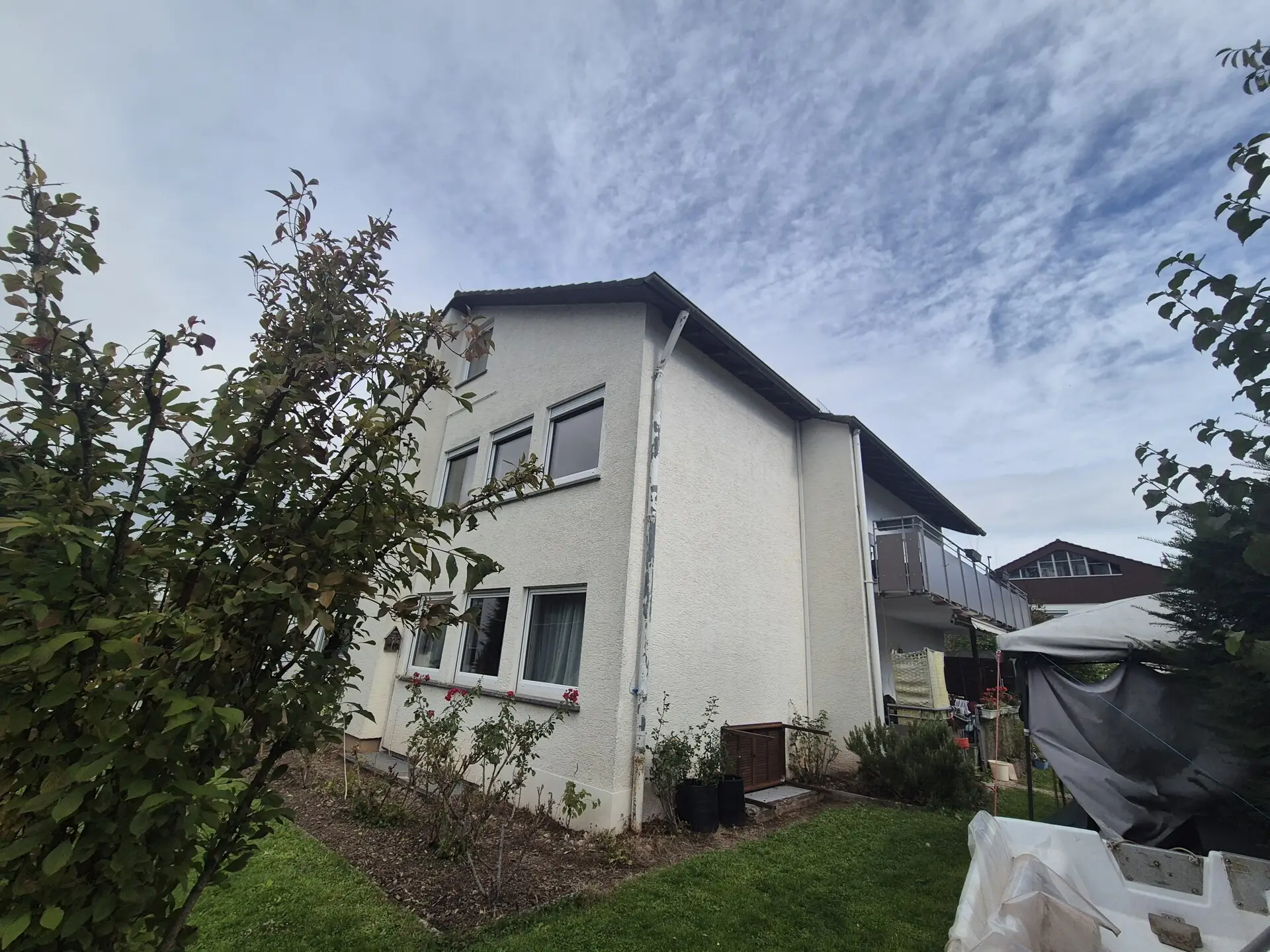 Hausansicht Richtung Balkon