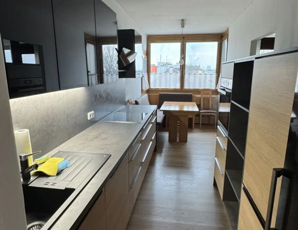 SCHÖNE 3 - ZIMMER WOHNUNG MIT VERBAUTER LOGGIA - TIEFGARAGENPLATZ UND GUTER AUSSTATTUNG