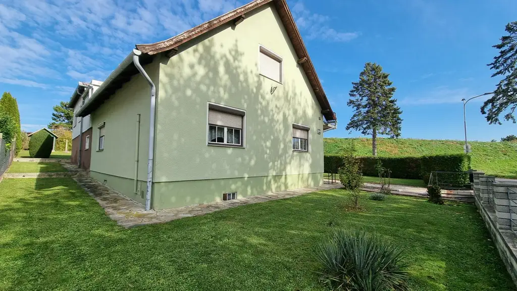 Vielseitiges Mehrfamilienhaus mit Charme und einladendem Garten