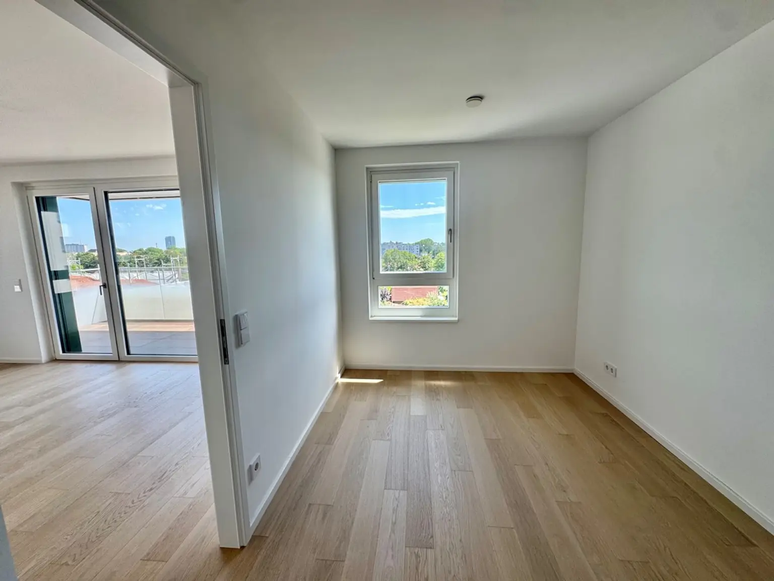 Provisionsfrei: Erstbezug und fertig - kompakte 3 Zimmer Wohnung  - Luxuriös im Grünen Wohnen