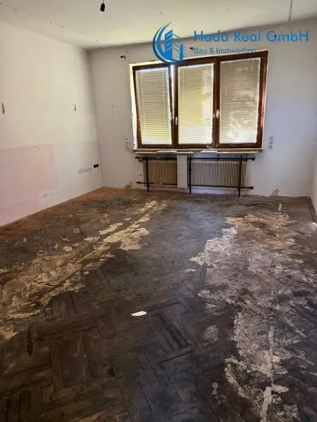 Großfamilienhaus in Brunn am Gebirge: 7 Zimmer, Garage, viel Potenzial