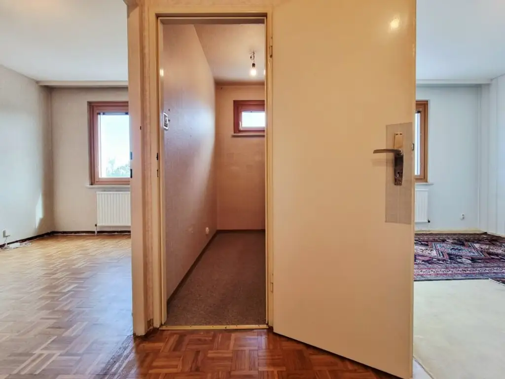 116 m², 4-Zimmerwohnung mit Loggia in Bestlage