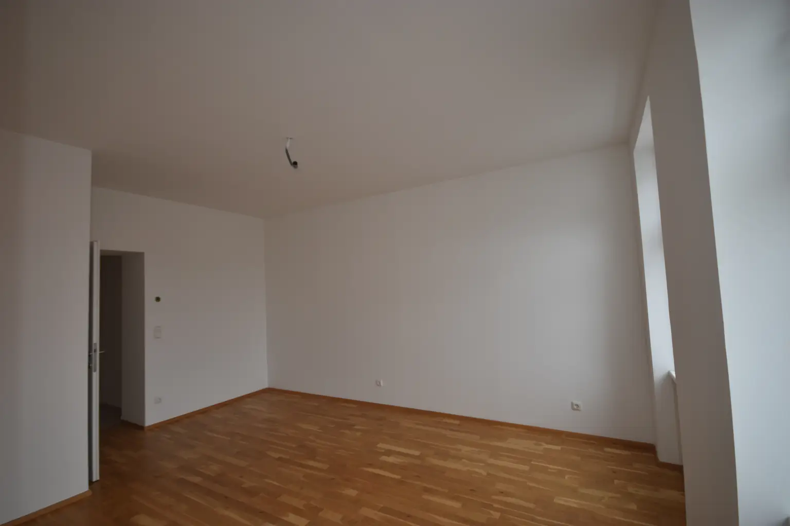 "17 BEZIRK - Modern sanierte Garconiere mit Altbauflair"