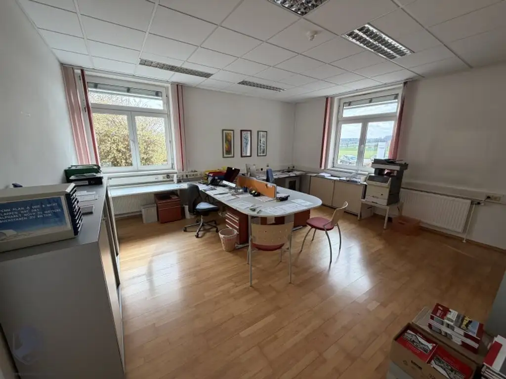 Bürogebäude nahe Haubiversum – Arbeiten mit Ötscherblick