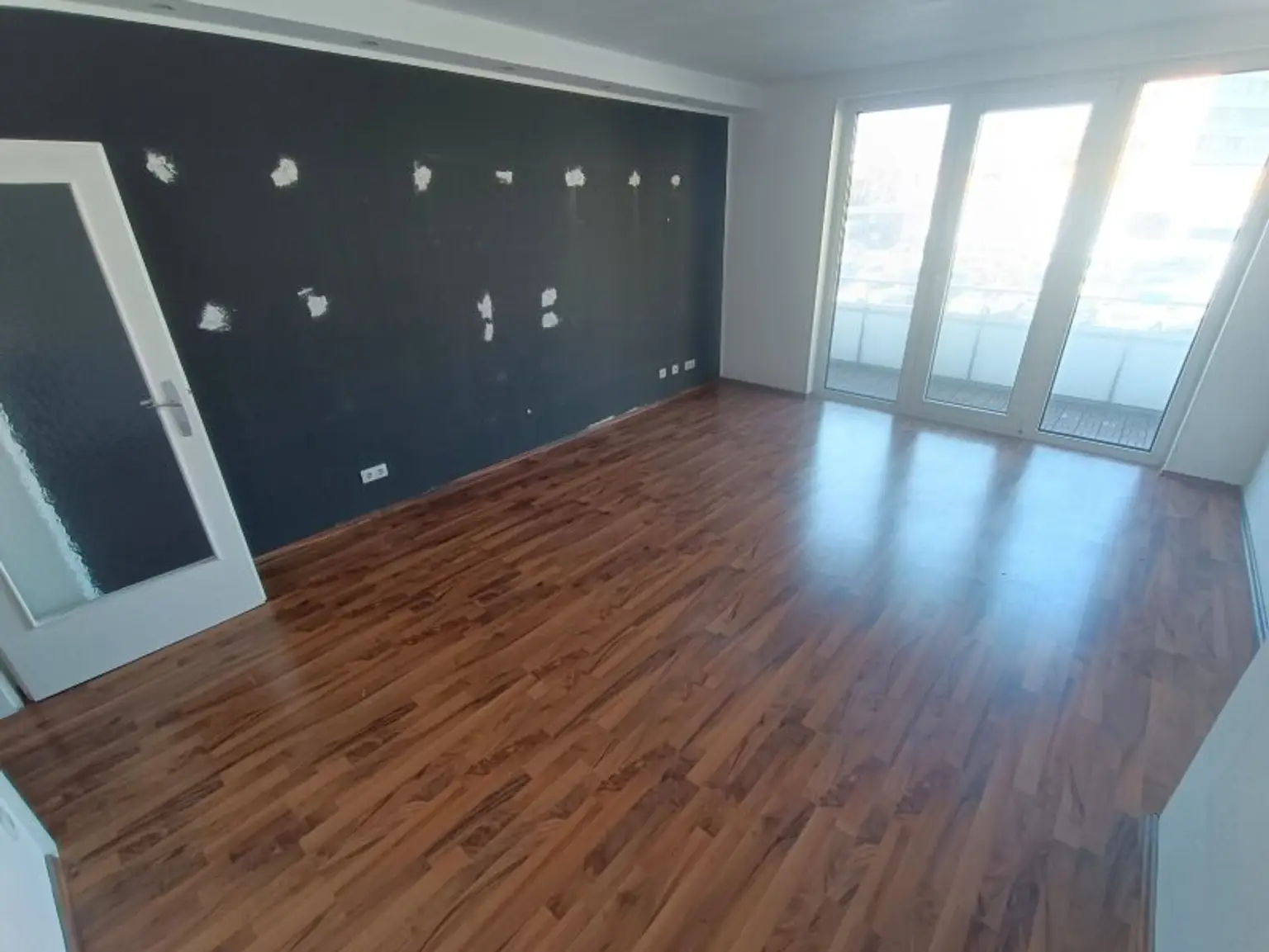 Sanierungsbedürftige 2-Zimmer Wohnung mit Loggia und idealer Verkehrsanbindung - Nähe U6 Dresdner Straße!
