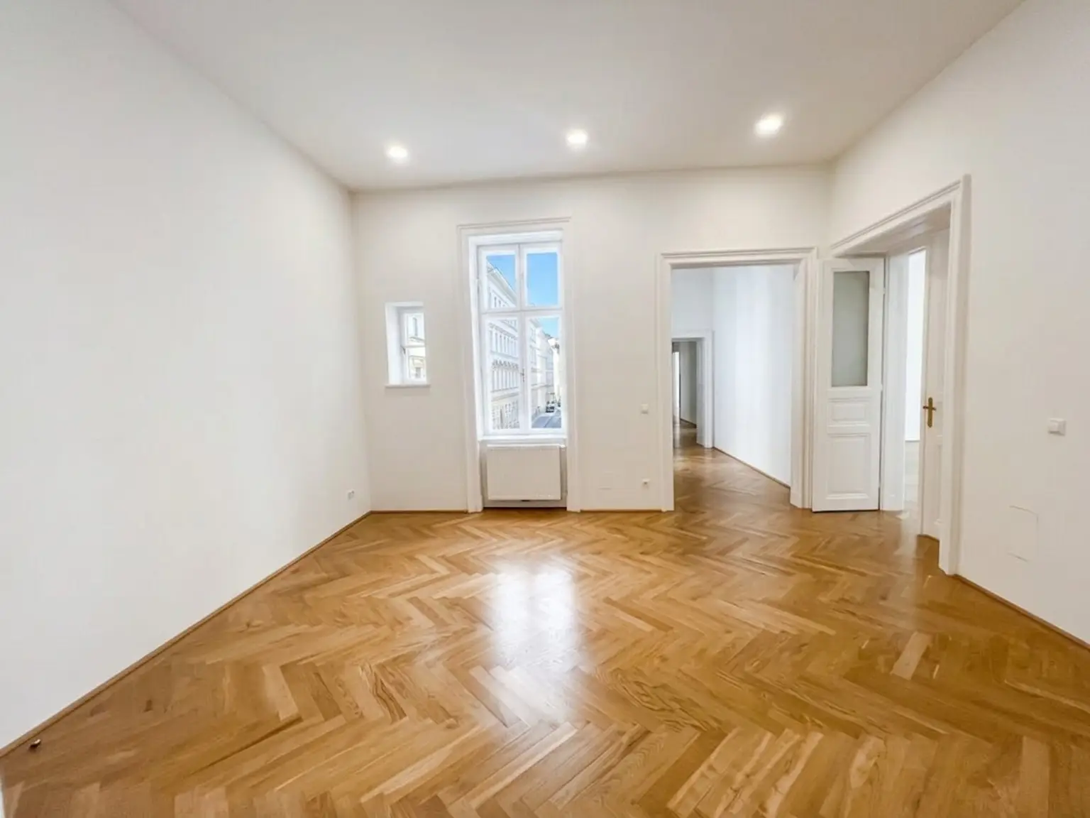 Prunkvolle Altbau-Wohnung im repräsentativen Haus / Wonderful apartment in a representative building