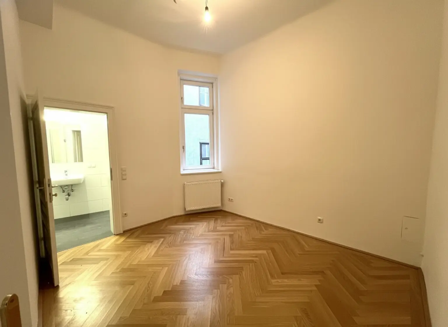 UNBEFRISTET: Top-Lage beim Stephansplatz: Klimatisierte, charmante Altbauwohnung im stilvollen Haus