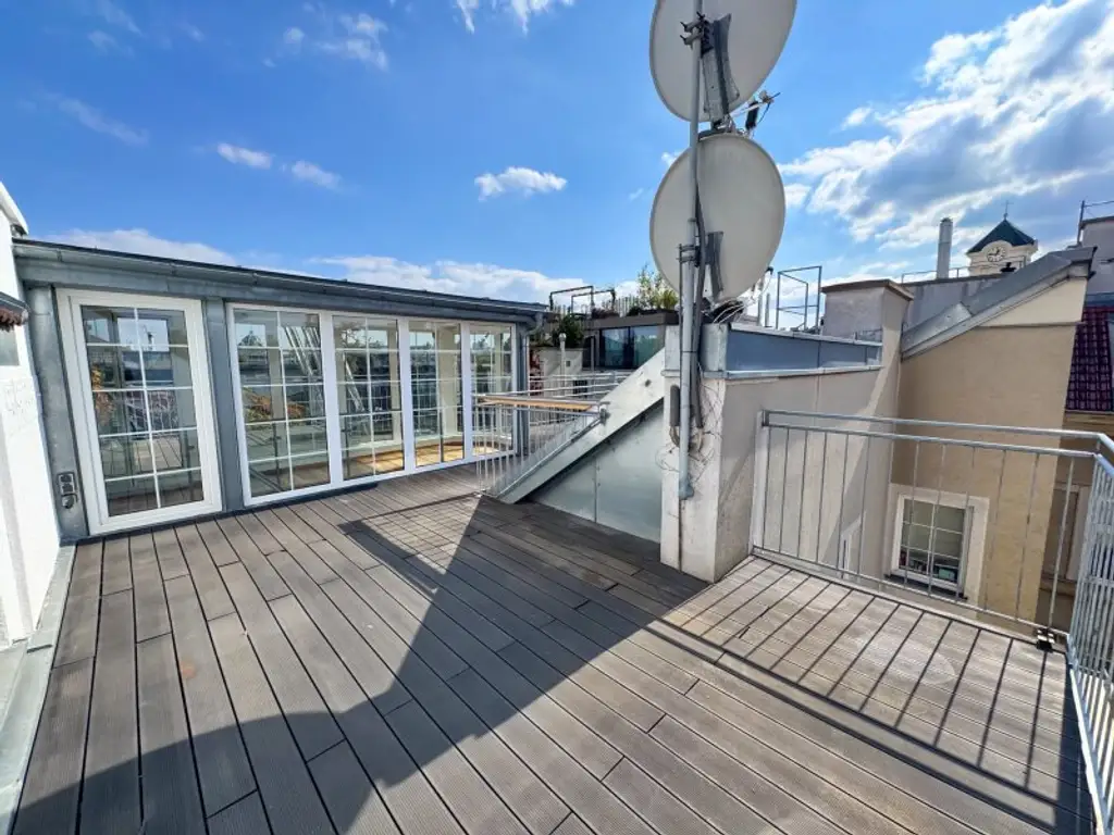 140 m2 große Drei-Zimmer Wohnung mit 40 m2 großer Dachterrasse! Neustiftgasse/ Sankt-Ulrich-Platz!