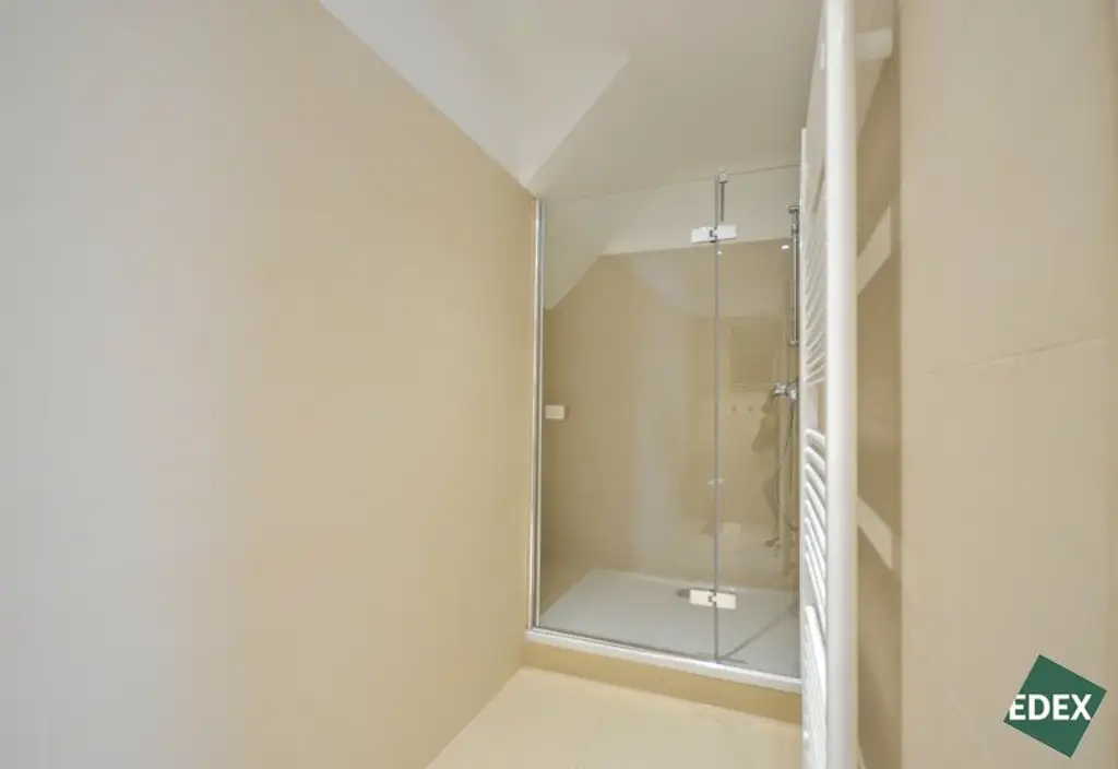 Klimatisierte 4-Zimmer-Wohnung mit Terrasse nahe der Wiener Innenstadt (optional mit PKW-Stellplatz)