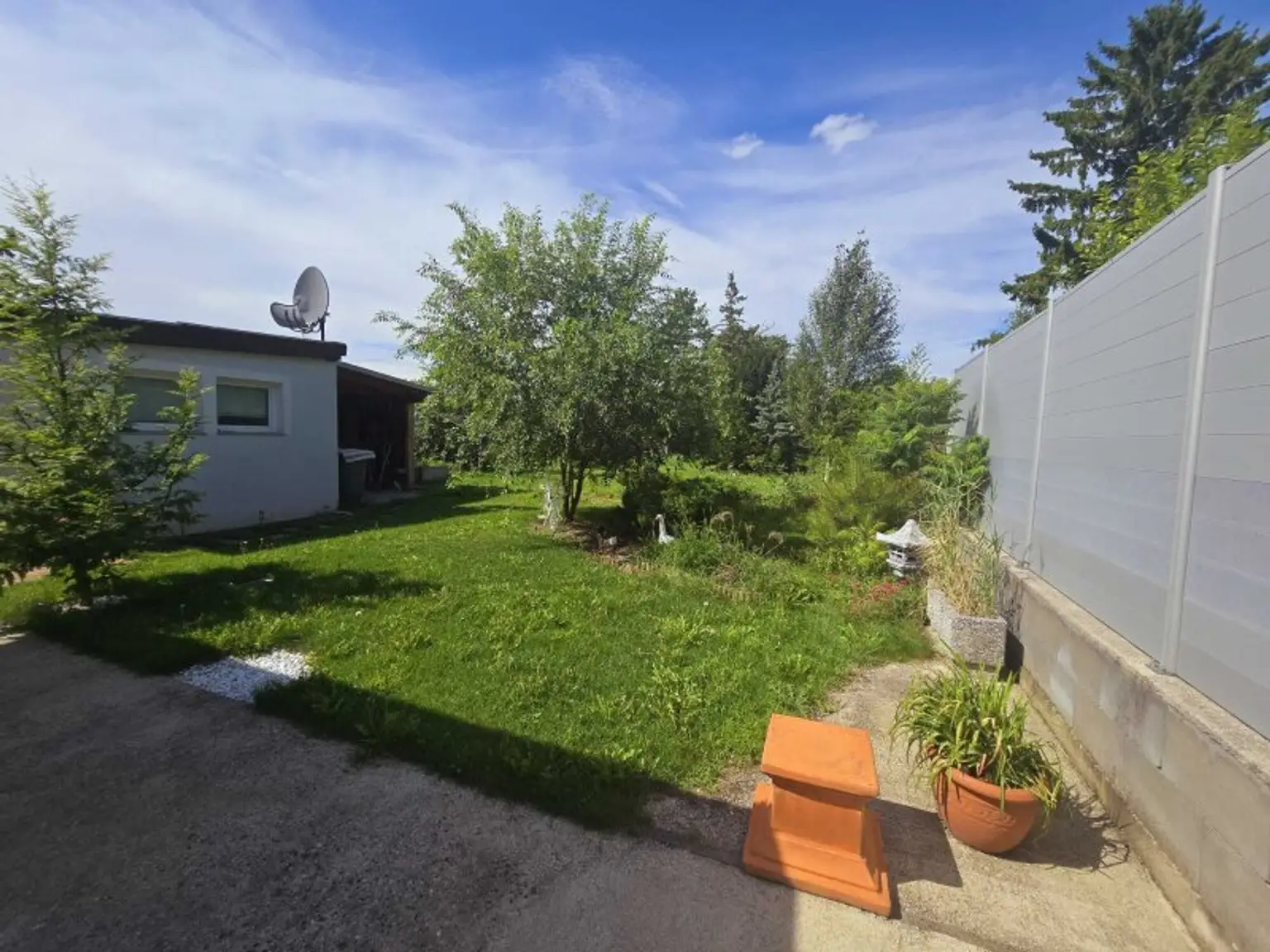 Charmantes Einfamilienhaus 125m² wohnfl. mit 791m²  Garten und überdachte Terrasse und Kaminanschluss in Leobersdorf – S-Bahn in der Nähe!