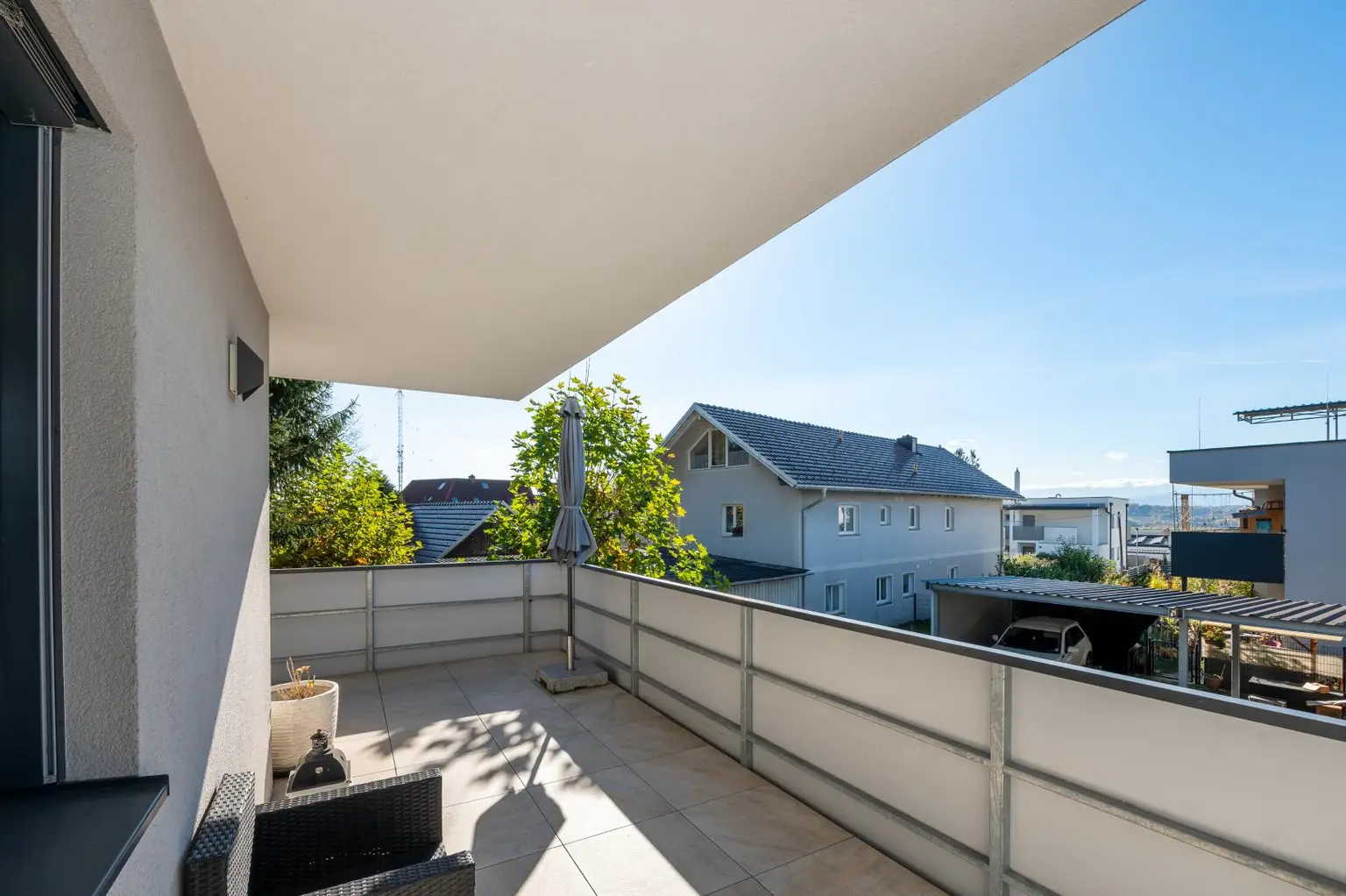 3-Zimmer-Dachterrassentraum inklusive 2 Carports