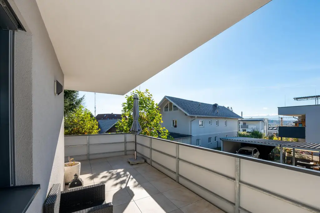 3-Zimmer-Dachterrassentraum inklusive 2 Carports