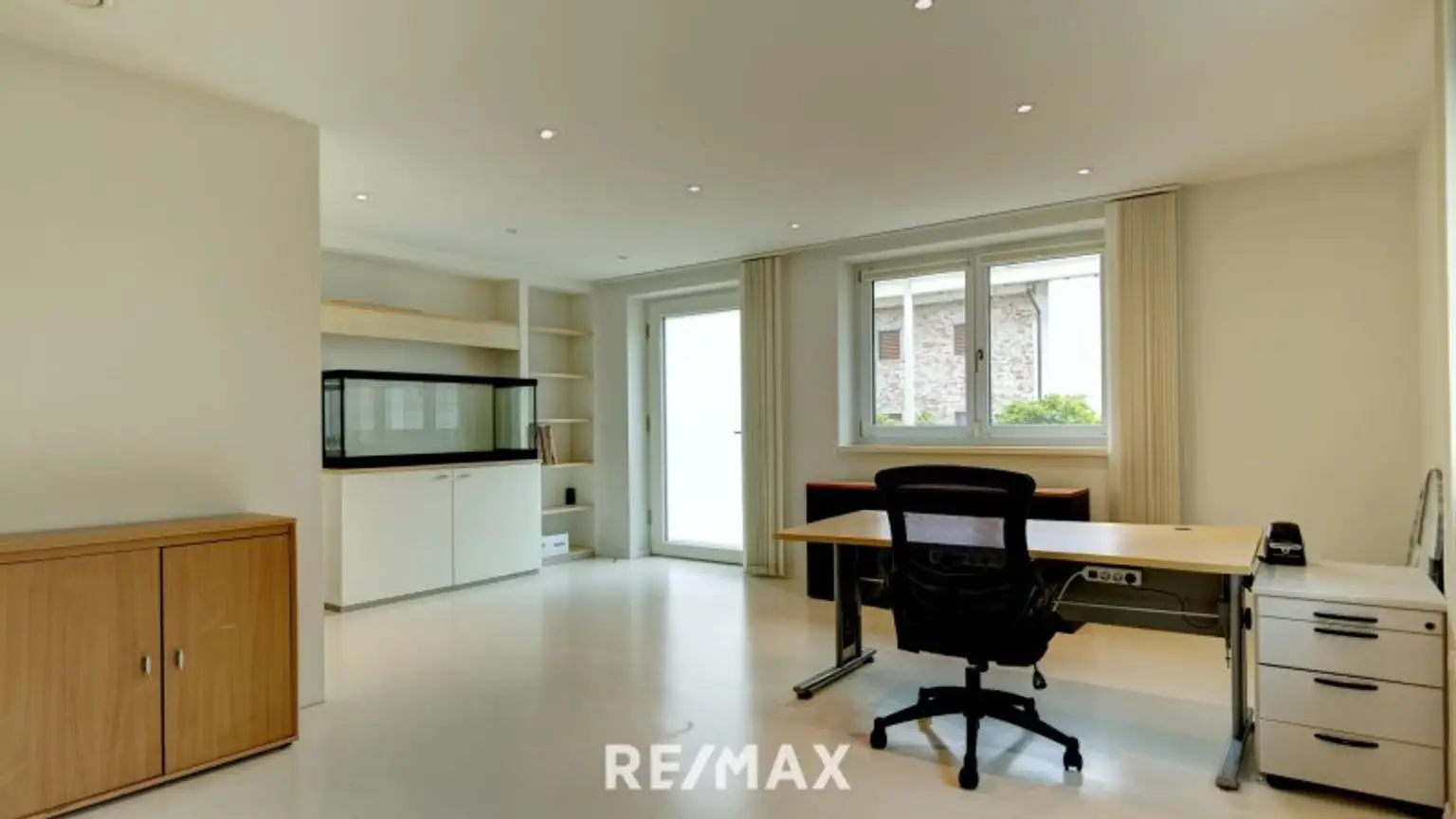 Büro mit eigenem Außeneingang