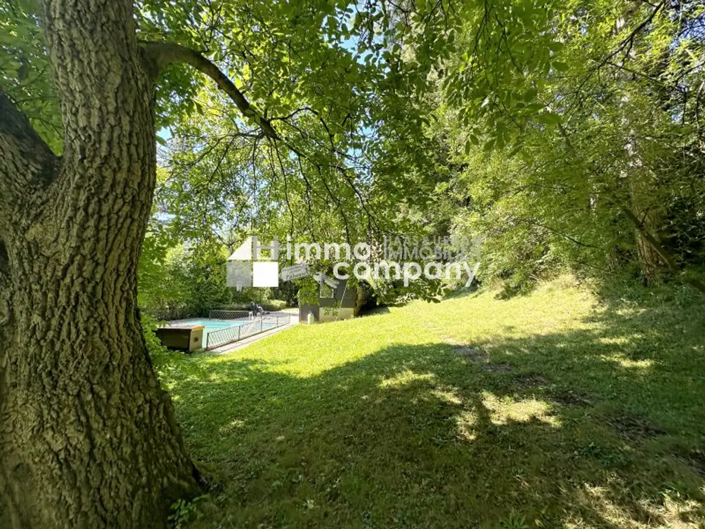 Renovierungsbedürftiges Landhaus mit Pool , Grundfläche 1.594 m² Renovierung und Schönheitsreparaturen sind erforderlich, dennoch sofort beziehbar!