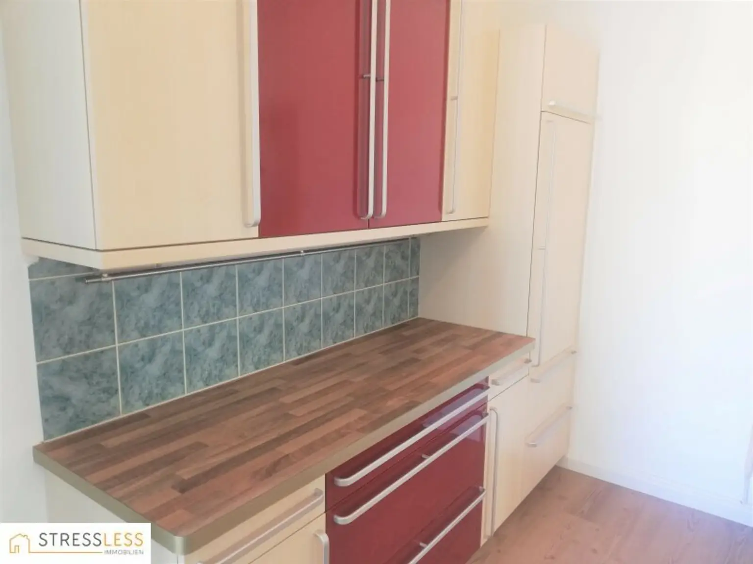 Licht durchflutete 3 Zimmer Wohnung mit verglaster Loggia und kleinem Balkon in zentraler Ruhelage von Korneuburg