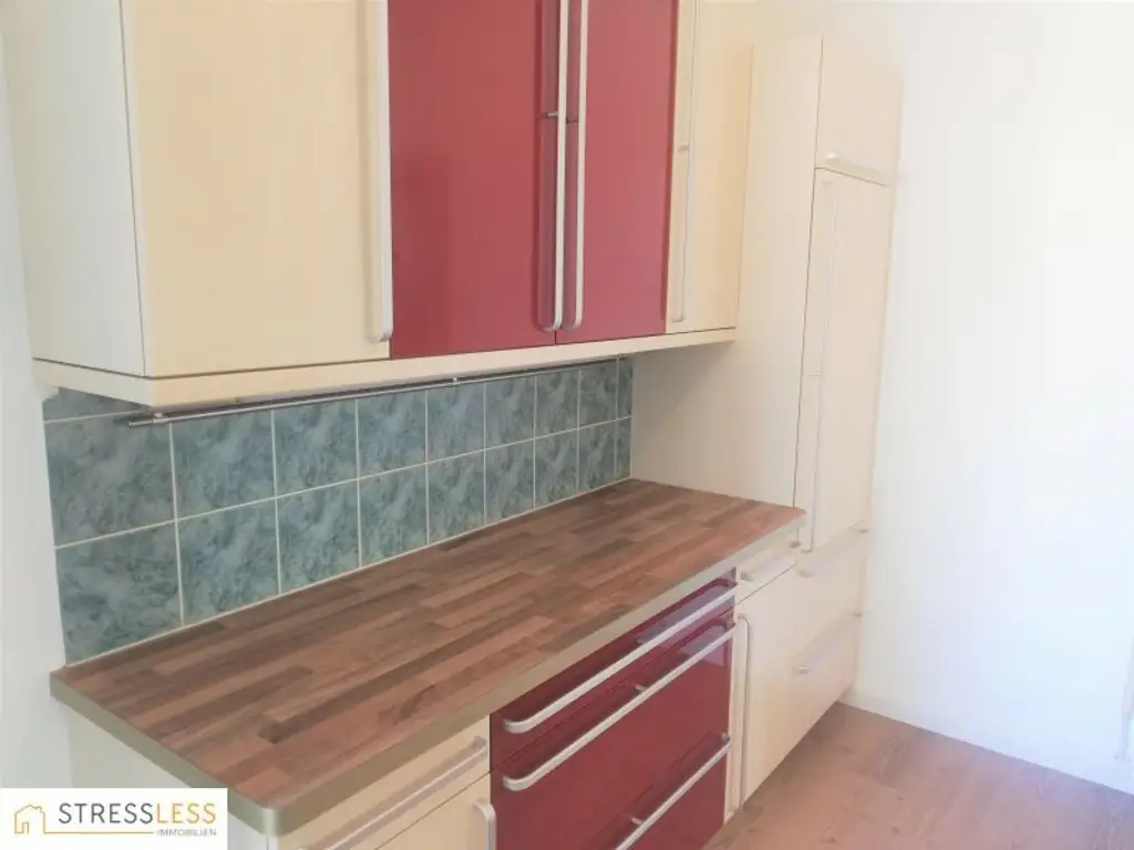 Licht durchflutete 3 Zimmer Wohnung mit verglaster Loggia und kleinem Balkon in zentraler Ruhelage von Korneuburg