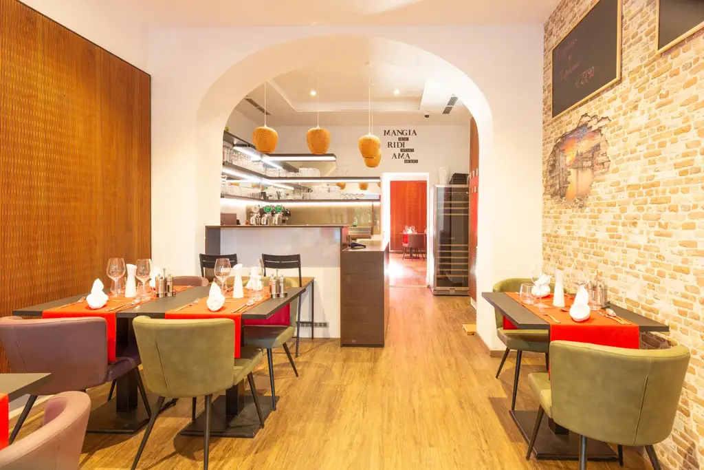 Gastro-Highlight am Grieskai: Stilvolles Restaurant mit Inventar & Potenzial