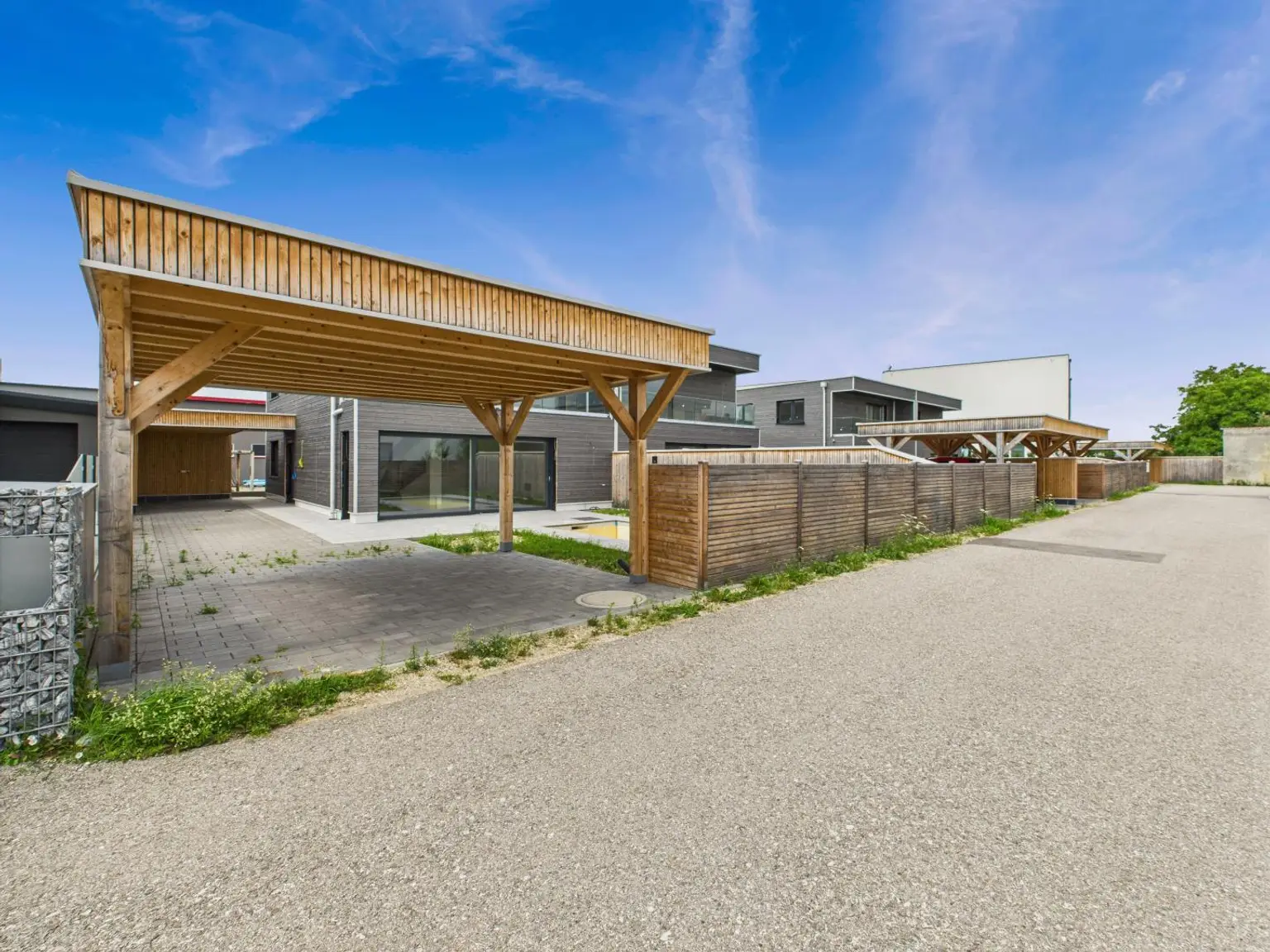 Modernes Wohnen auf höchstem Niveau: Erstbezug mit Smart Home, Salzwasserpool & 149 m² Wohnfläche in Wels-West