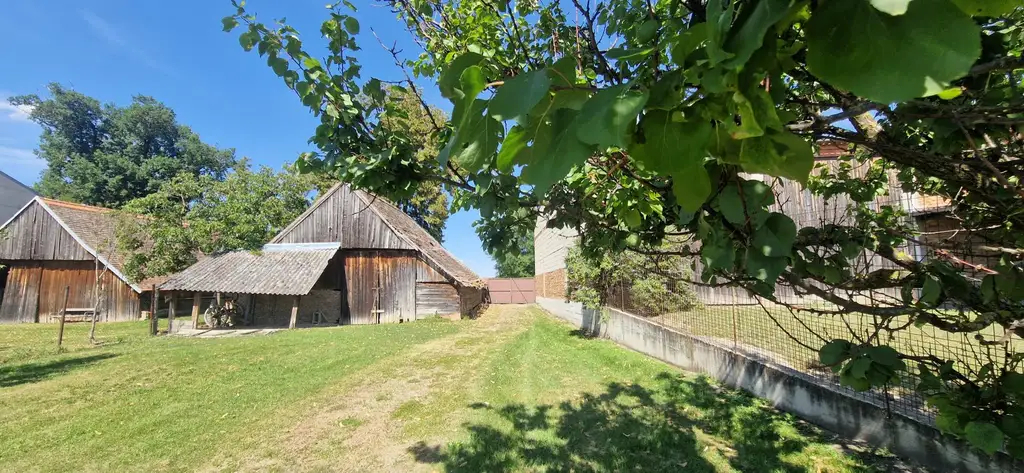 OPEN HOUSE! Charaktervolles altes Bauernhaus mit großzügigem Nebengebäude