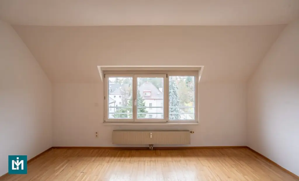 SCHÖNE 2 - ZIMMER MAISONETTE MIT GALERIE UND FREIFLÄCHE / NÄHE KRANKENHAUS GÖTTLICHER HEILAND