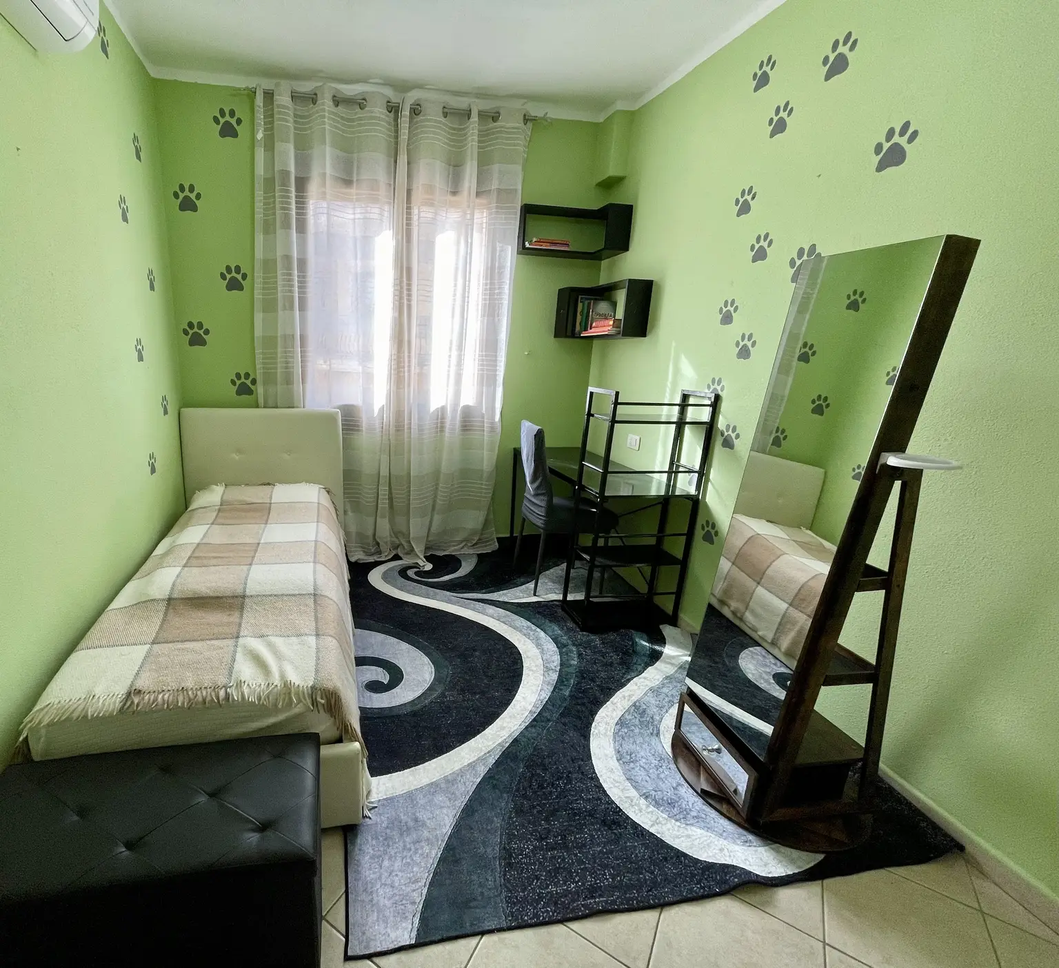 Sardinien: Sonnige 3-Zimmer‑Wohnung mit Terrasse & Bergblick - nur 7 km zum Meer