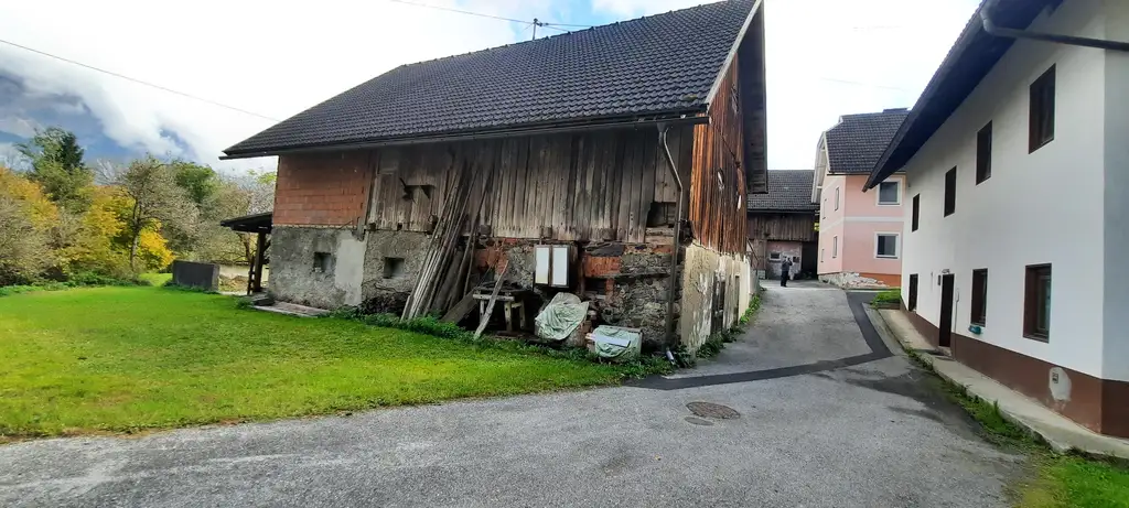 Für Naturliebhaber und Heimwerker- sanierungsbedürftiges Bauernhaus mit Nebengebäuden - zwischen Hermagor und Villach
