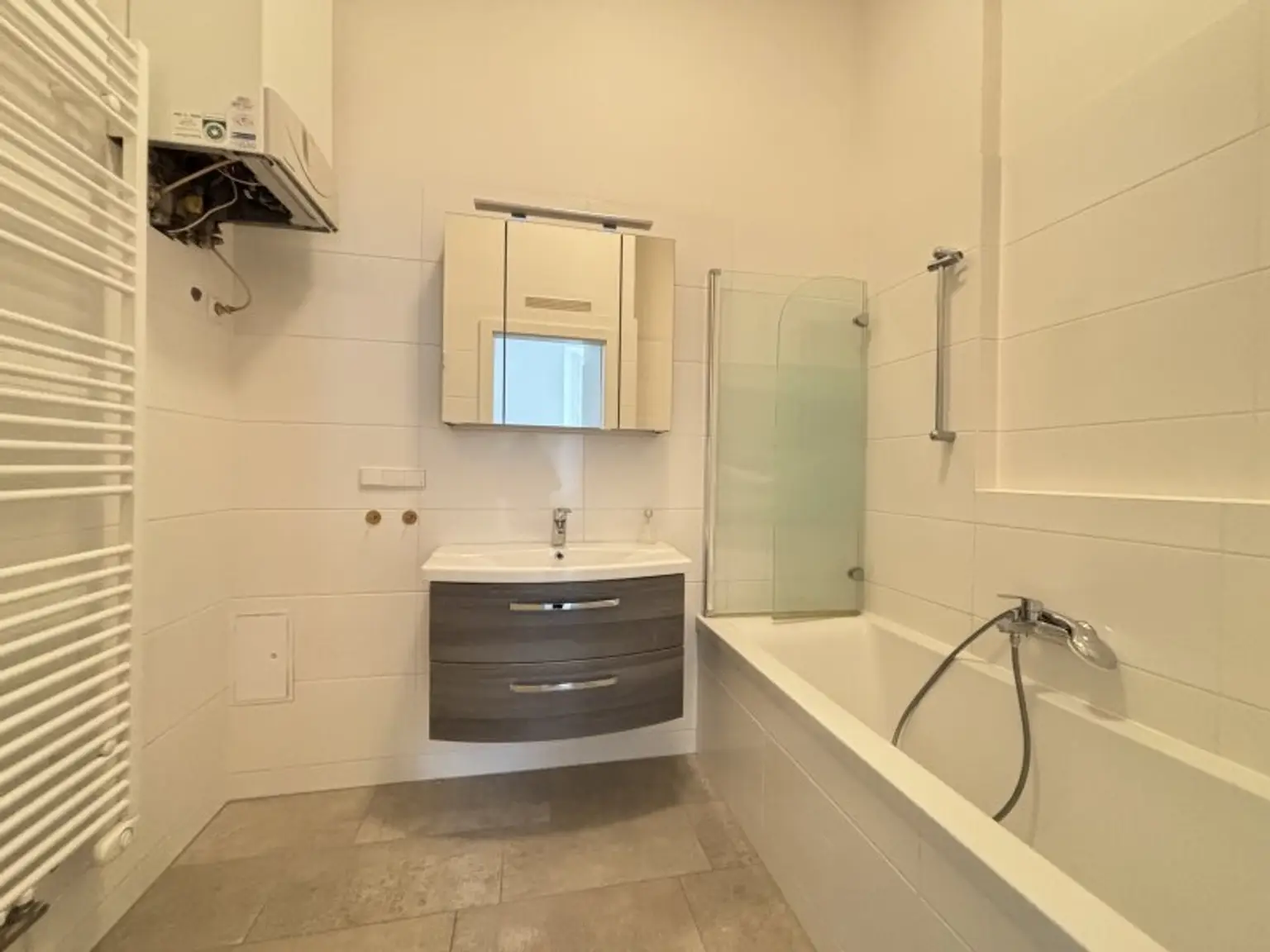 Im Herzen vom ALSERGRUND + GERÄUMIGE 4 Zimmer-Wohnung + nahe ARNE-KARLSSON-PARK!