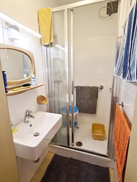FAMILIENHIT, ENKPLATZ, gepflegte 113 m2 Neubau mit Loggia, 4 Zimmer, Küche, 2 Bäder, teilmöbliert, 3. Liftstock, U3-Nähe