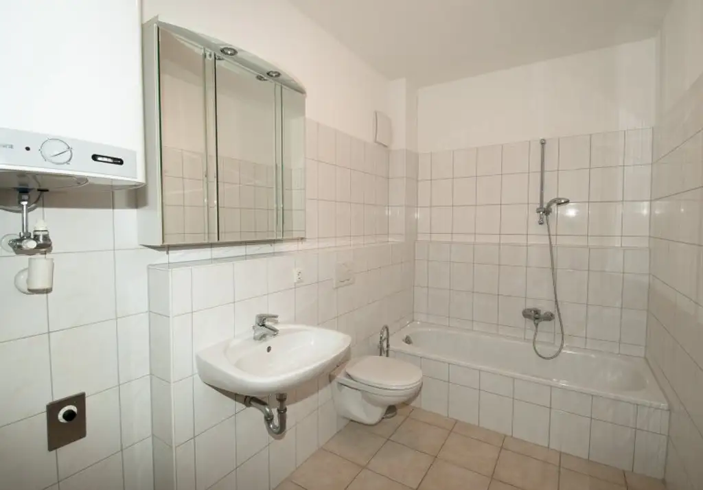 Mietwohnung (210) 51 m² mit Loggia und Balkon ca.9 m² Vermietung direkt vom Eigentümer keine Provision