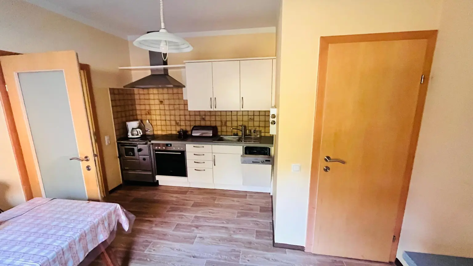 Haus in idyllischer, ruhiger Lage mit großem Nebengebäude und Ausbaumöglichkeiten!