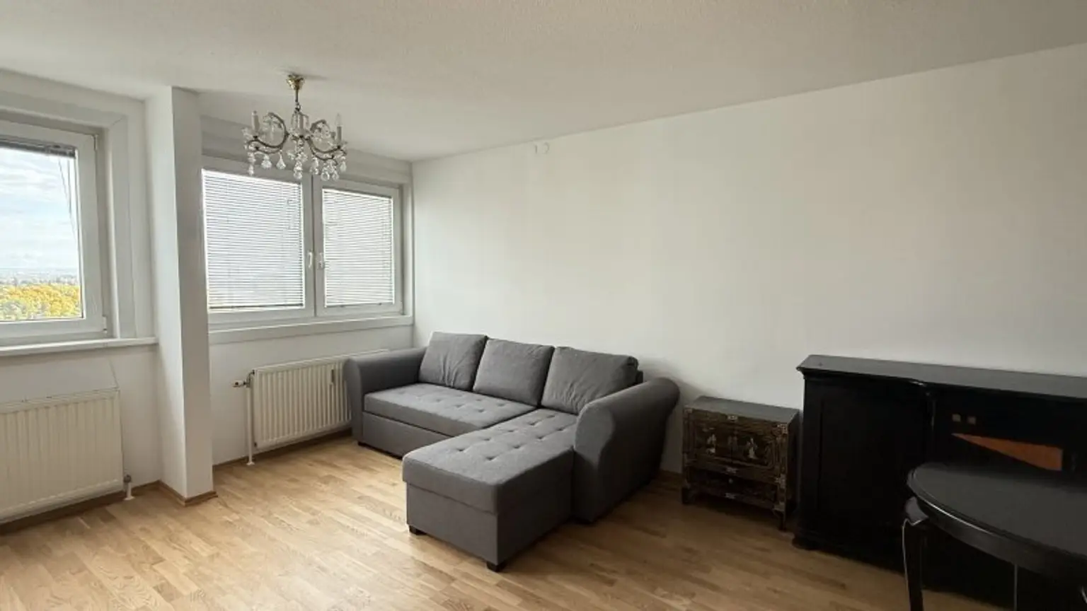 Teilmöblierte 3 Zimmer mit Klima und verglaster Loggia ***** spektakulärer Weitblick + optionaler Garagenstellplatz *****