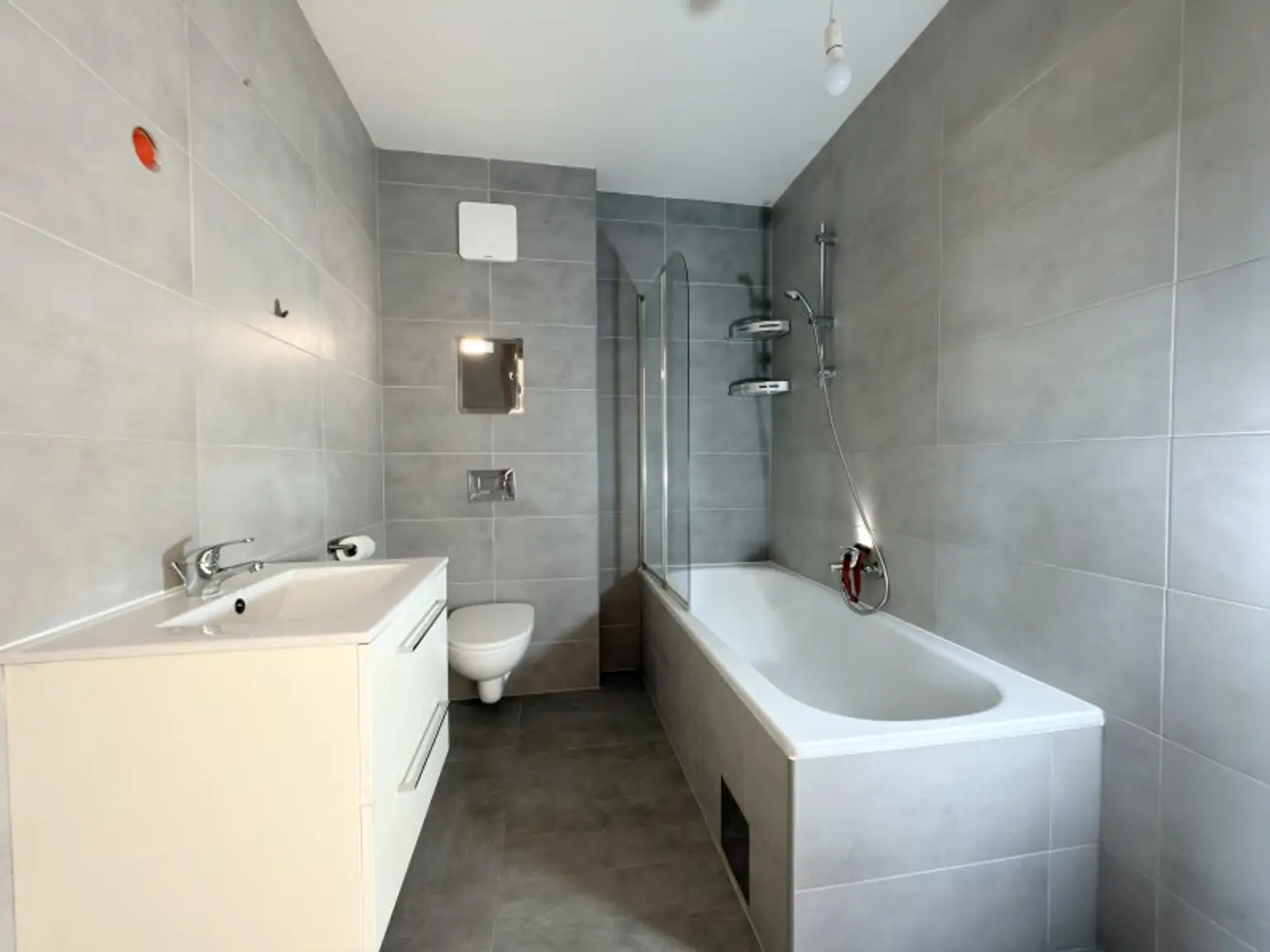 Terrassentraum -  3 Zimmer klimatisierte Dachgeschosswohnung - ohne Dachschrägen - mit 28 m2 Terrasse - Baujahr 2021 TOP 39 - PREIS Inkl. Heizung