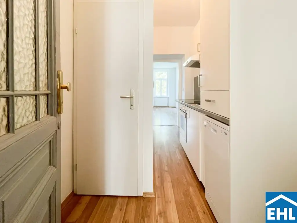 In U-Bahn-Nähe: Singlewohnung in wunderschönem Altbau