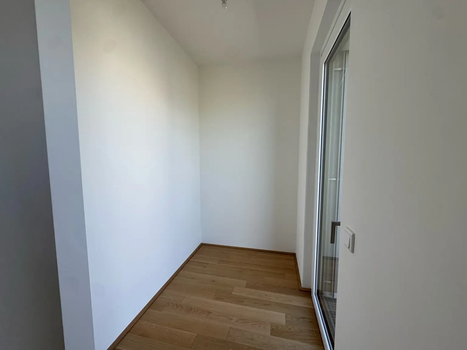 Neu und provisionsfrei! 3 Zimmer Wohnung mit Dachterrasse und Ausblick: Hirschfeld