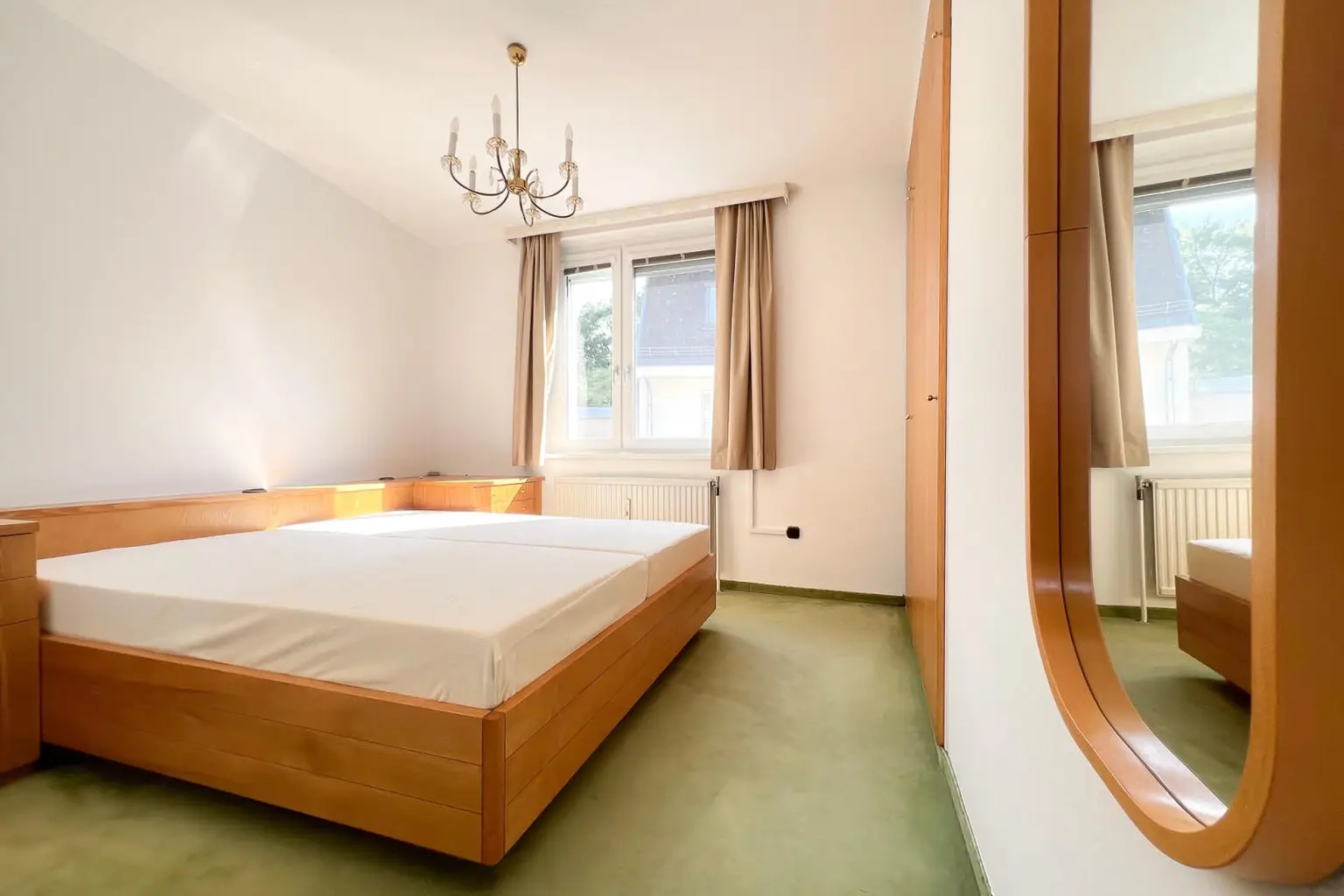 “Rare Parkside Living! Beside Vienna’s Romantic English Garden!“