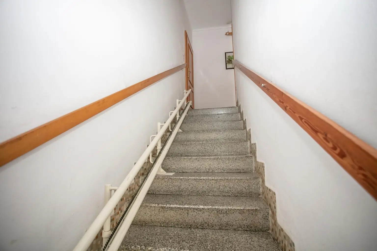 Mehrfamilienhaus - Zwei Wohneinheiten - Gewerbe möglich - großzügige Nutzflächen