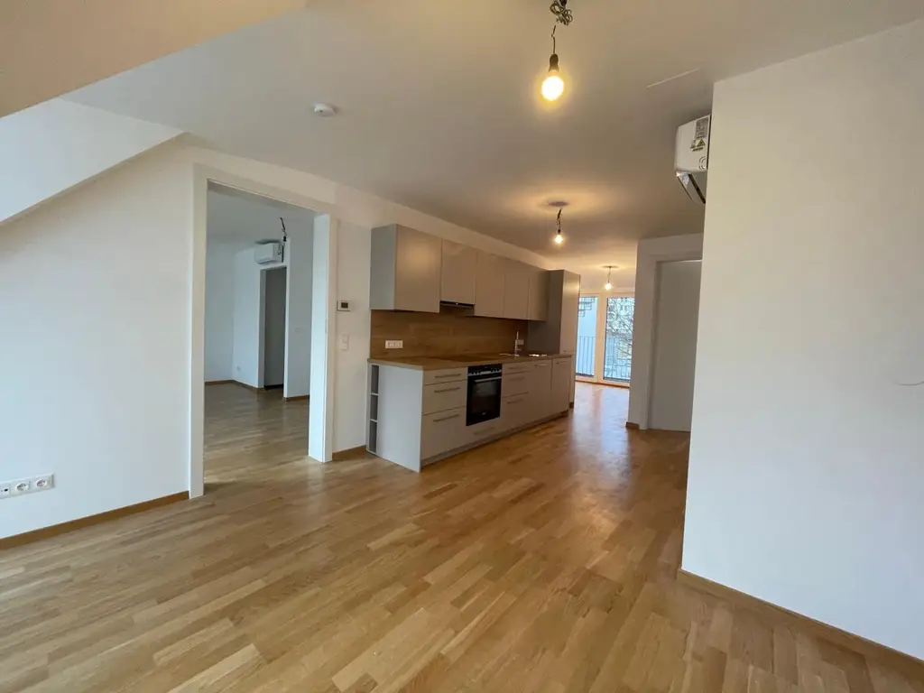 DACHGESCHOSS-Traum in Döbling: 3 Zimmer, sehr große Dachterrasse mit Ausblick, Balkon, 2 Loggien, Klimaanlage, Lift, Top-Ausstattung