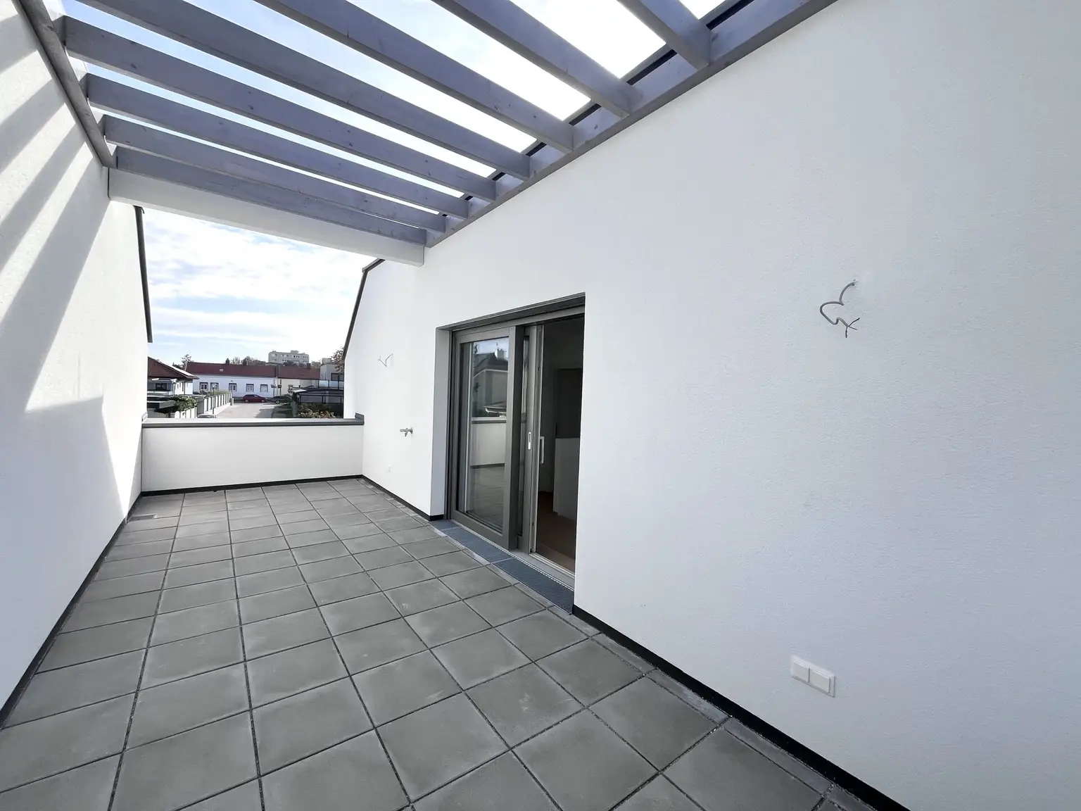 Erstbezug !!! Traumhafte Doppelhaushälfte -  mit 5 Zimmern, Garten, Wohnkeller und Stellplätzen!