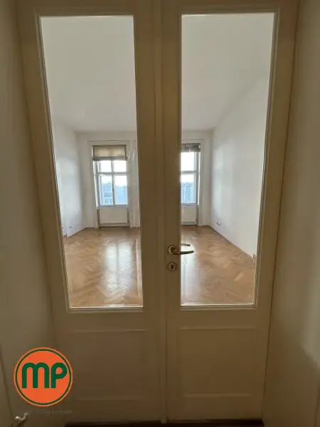 Beste Lage trifft Altbaucharme - 2 Zimmerwohnung am Schwarzenbergplatz