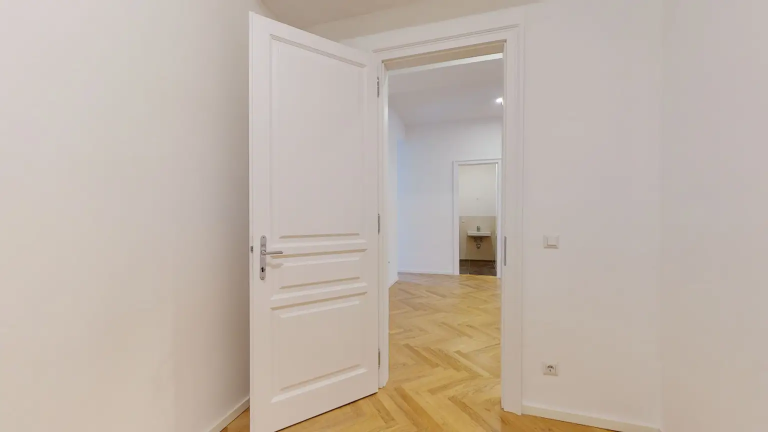 "Urban Oasis" - Moderne Altbauwohnung mit einzigartiger Raumhöhe und Terrasse