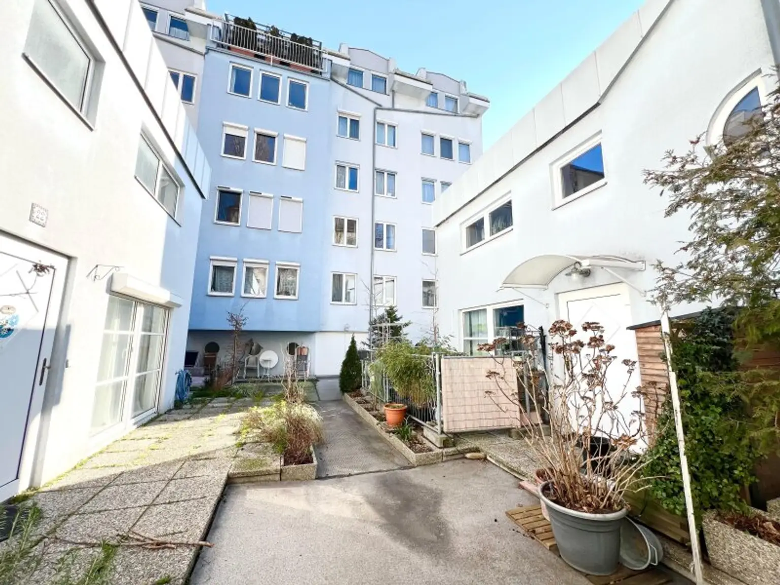 Maisonette-Traum auf zwei Ebenen – Terrasse, Galerie, Tiefgarage & perfekte Anbindung I Fernwärme  !