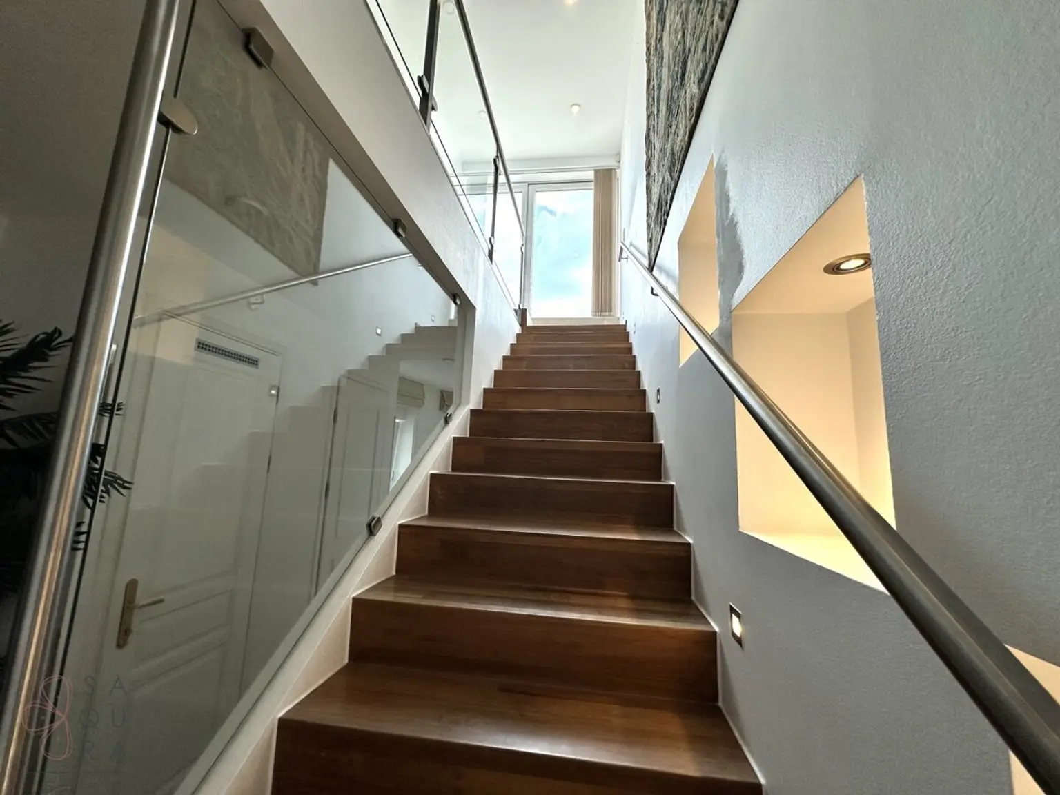 PANORAMA-DACHTERRASSE - EXKLUSIVE DACHGESCHOSSWOHNUNG AUF ZWEI EBENEN