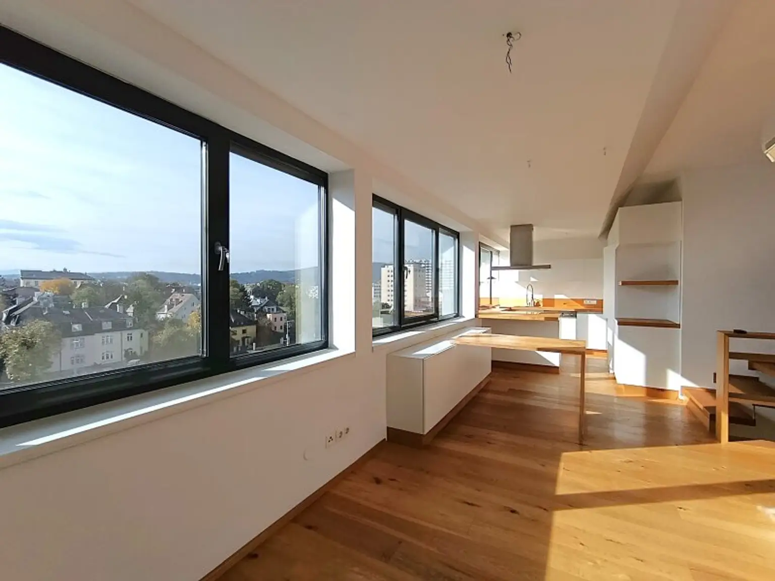 Über den Dächern von Wien – Exklusive Dachgeschoss-Maisonette mit Weitblick und direkter U4-Anbindung Unter St. Veit