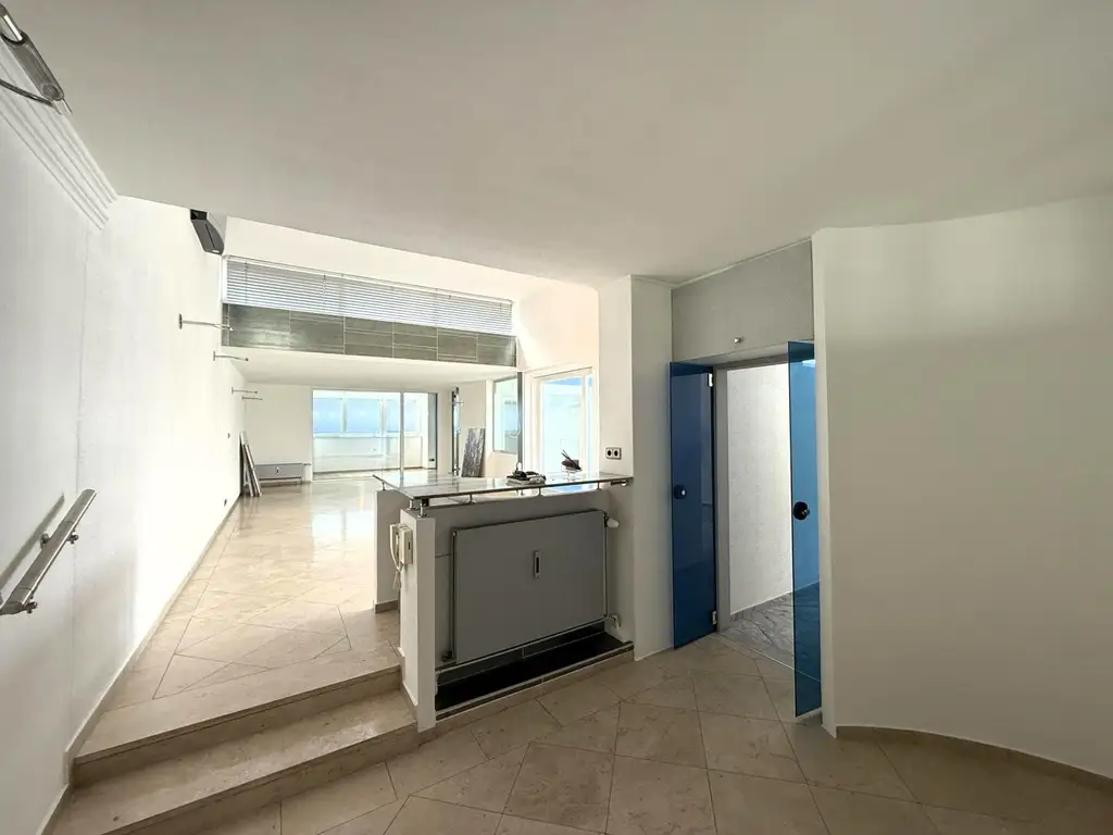 Modernes Atelier, Loft, Dachterrasse im Neunzehnten // Modern Studio, loft, roof terrace in the nineteenth //