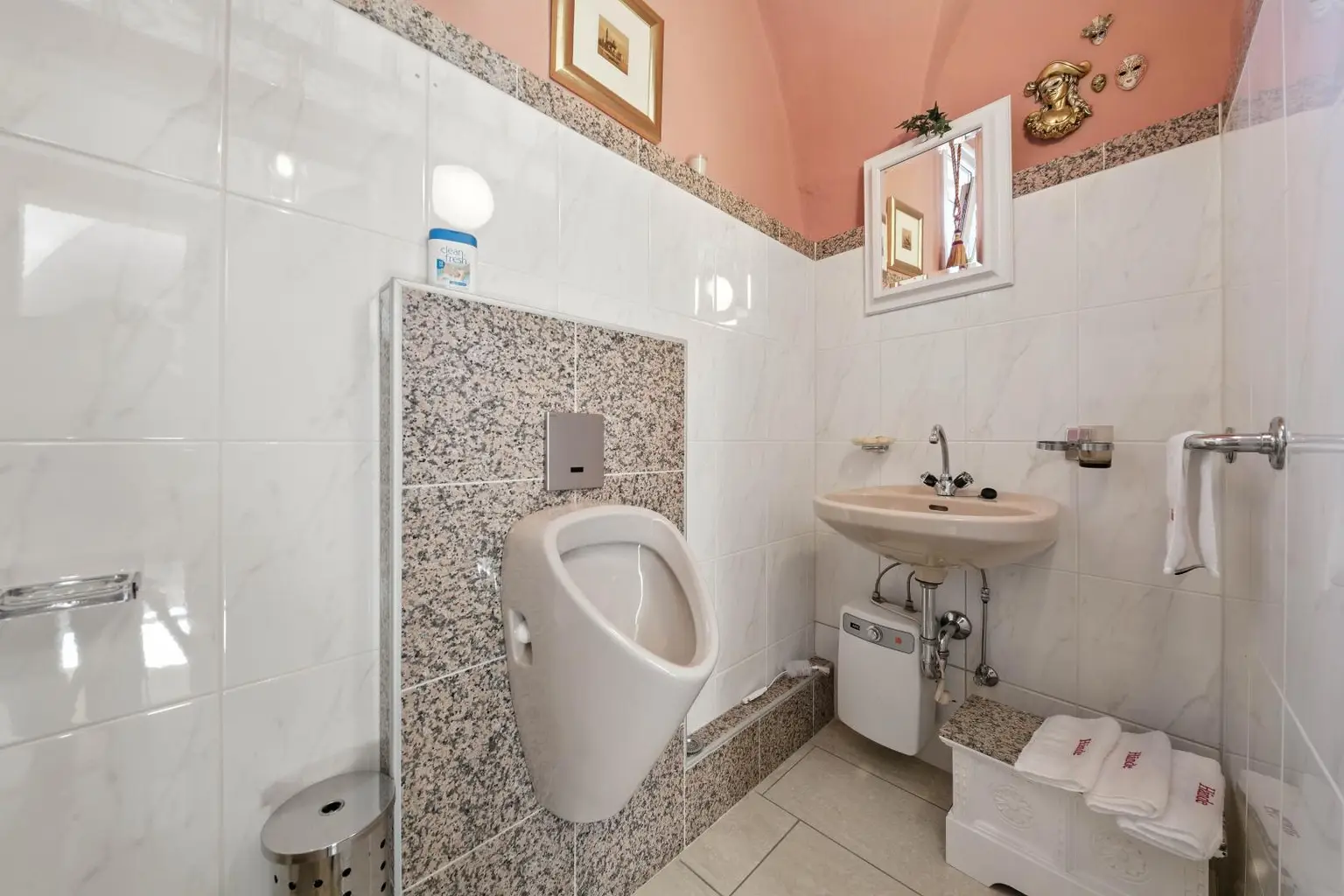 EINZIGARTIGE STILALTBAU-RESIDENZ IM HERZEN DER KREMSER ALTSTADT!